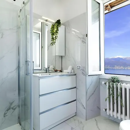 Affittacamere Rifugio Del - E Vista A Stresa! 3*